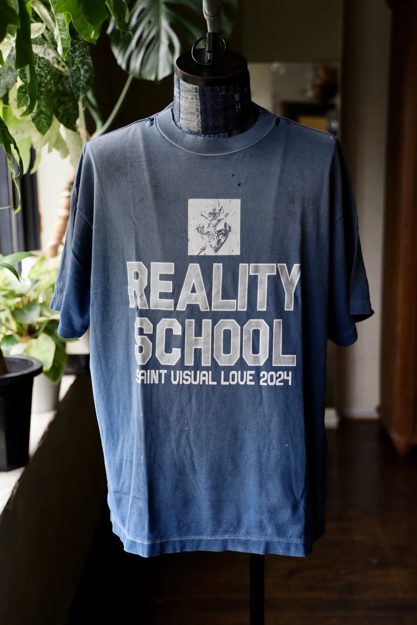 SAINT Mxxxxxx REALITY SCHOOL SS_TEE/NVY slogan distressed short-sleeves, washed blue S-XL, garment dyeing, horse fade, ultra-complex shearing and destruction treatment, correct version, cylindrical fabric, customized original consistent main mark/wash mark, original consistent silver powder printing, distressed treatment